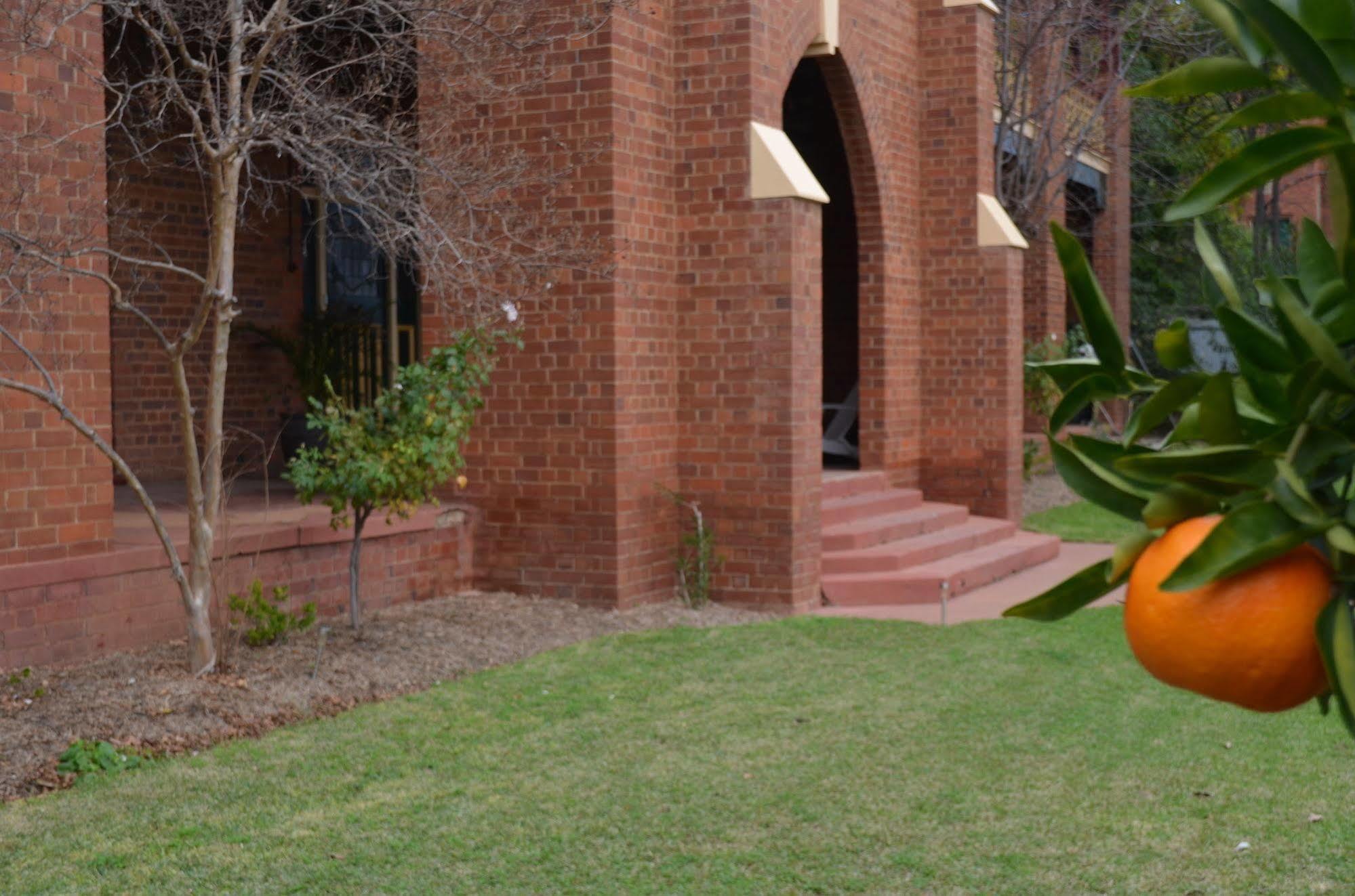 Old Parkes Convent Bed and Breakfast Buitenkant foto